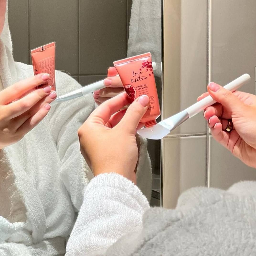 ماسک آبرسان پوست صورت حاوی انار لاونیچر اوریفلیم